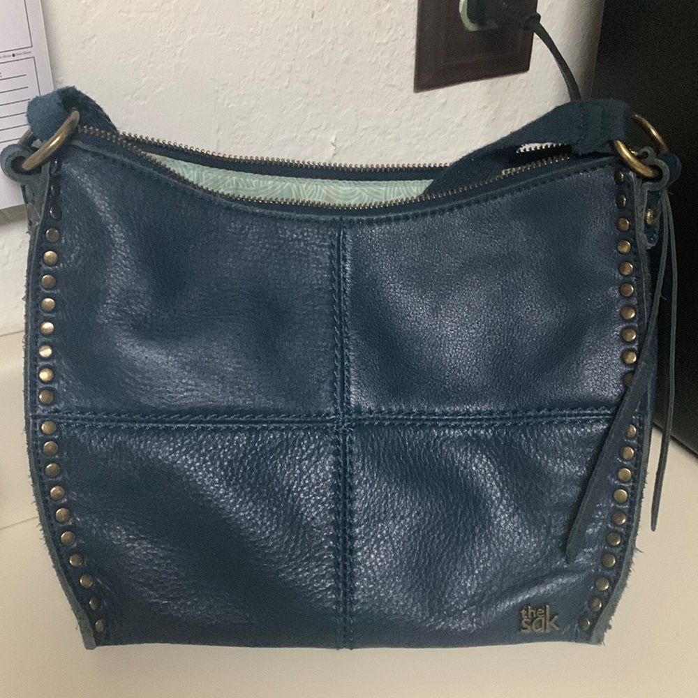 The Sak Blue Crossbody purse 👛 beautiful pre-own Blue